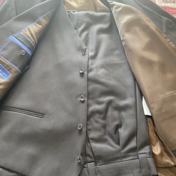 Men's Brown 3pc Suit - Picture 2 of 3
